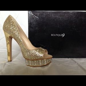 Gold Glitter Boutique 9 Heels SIZE 8.5